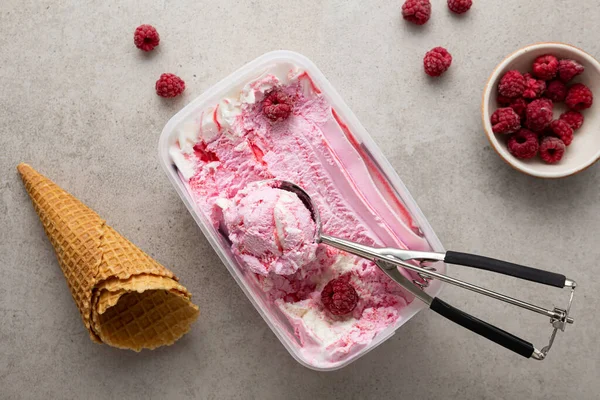 Вид Сверху Розовое Ягодное Мороженое Мороженое — стоковое фото