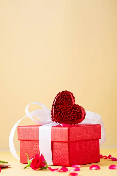 Día San Valentín Composición Con Caja Regalo — Foto de Stock