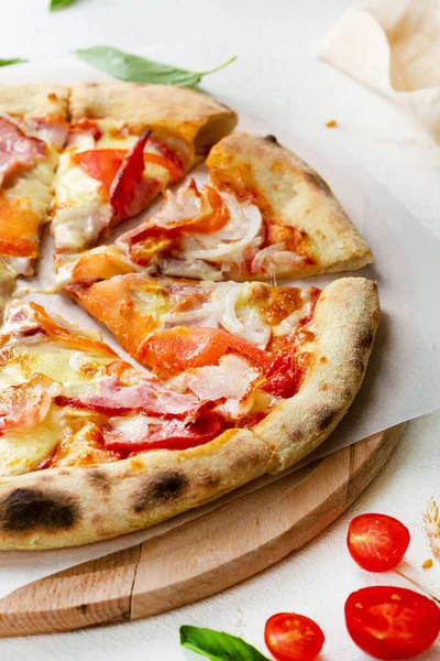 Queijo Presunto Pizza Close Levar Comida — Fotografia de Stock