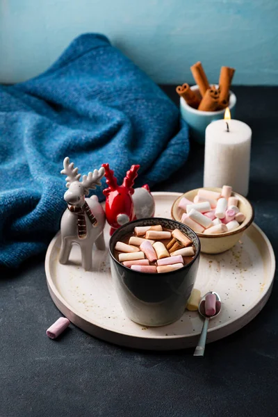 Şekerlemeli Sıcak Kış Çikolatası Içecekleri — Stok fotoğraf