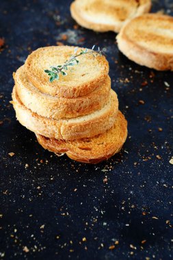 Kara fırın tepsisine tost