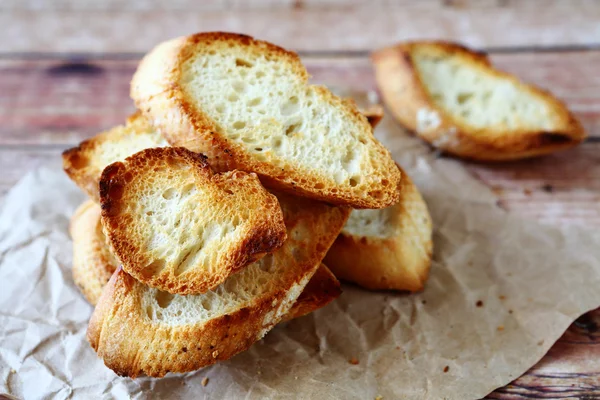 Rebanadas de baguette secas en el horno —  Fotos de Stock