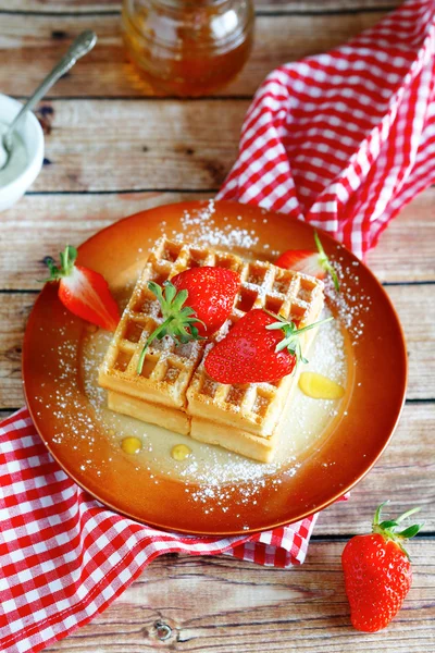 Dessert mit Erdbeeren — Stockfoto
