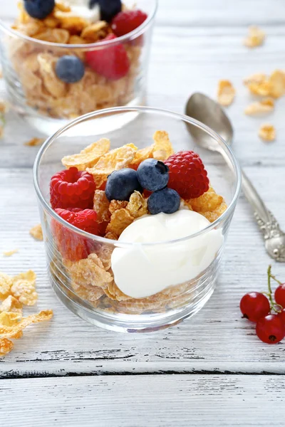 Cereal flakes with berries — Stock Photo, Image