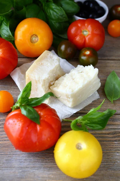 Pieces of cheese and vegetables — Stock Photo, Image