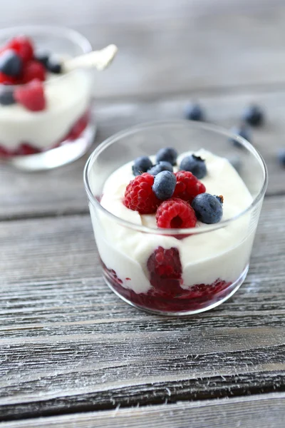 Yogurt with berries in glass jars — Stock Photo, Image