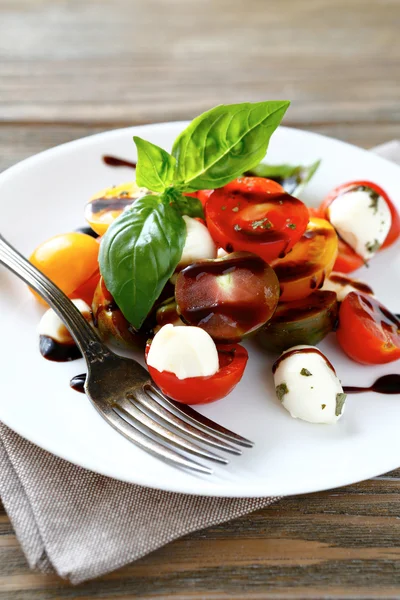 Tomatoes with balsamic dressing — Stock Photo, Image
