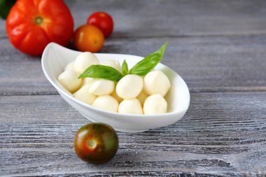 mozzarella ve domates