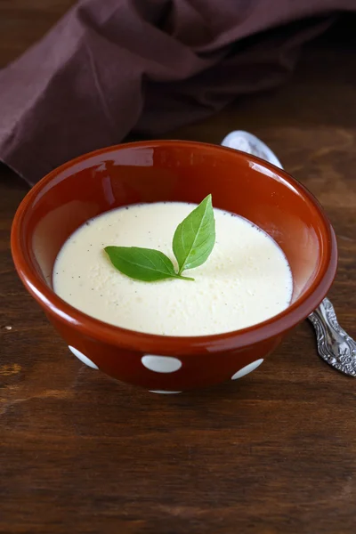 Vanilj pannacotta på dessert grädde — Stockfoto