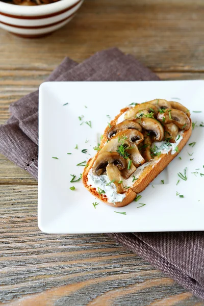 Sandwich con champiñones — Foto de Stock