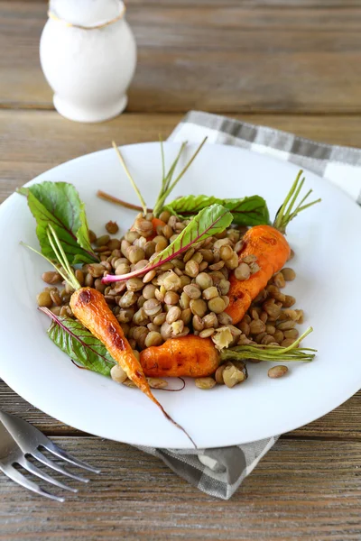 Boiled green lentils and carrots — Stock Photo, Image
