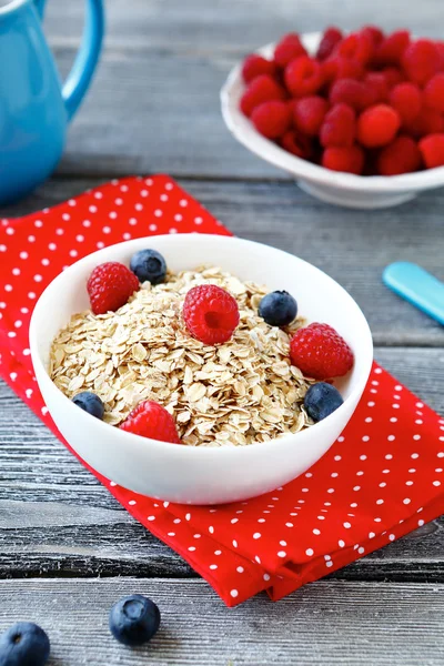 Flakes Dietary with raspberries — Stock Photo, Image