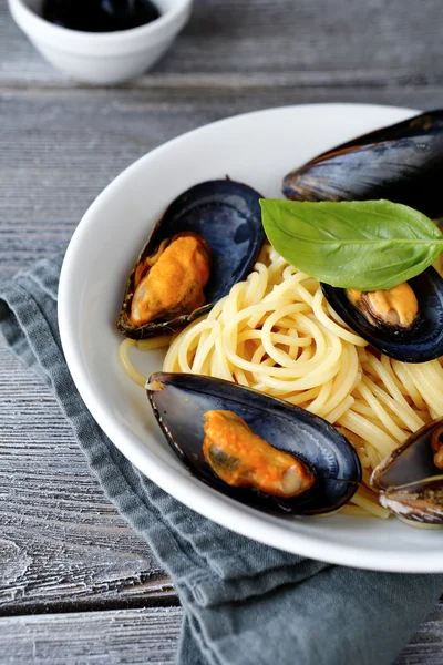 Pasta and mussels in Mauchle — Stock Photo, Image