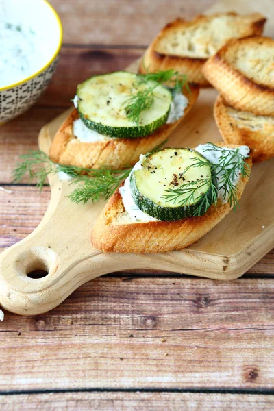 Tostadas frescas con queso —  Fotos de Stock