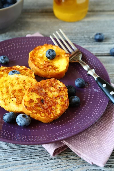 Tostadas francesas dulces en plato — Foto de Stock