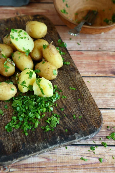 Картофель вареный целиком — стоковое фото