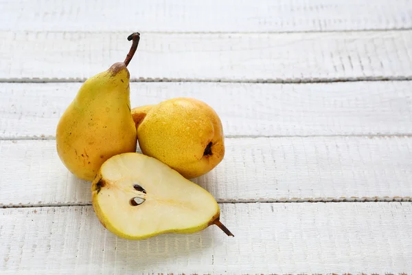 Ripe pears on the boards — Stock Photo, Image