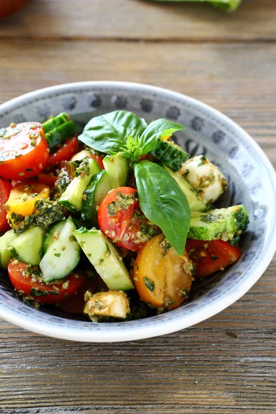 Salad with fresh vegetables — Stock Photo, Image