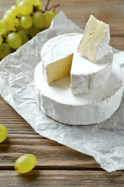 Zwei Runden Camembert — Stockfoto