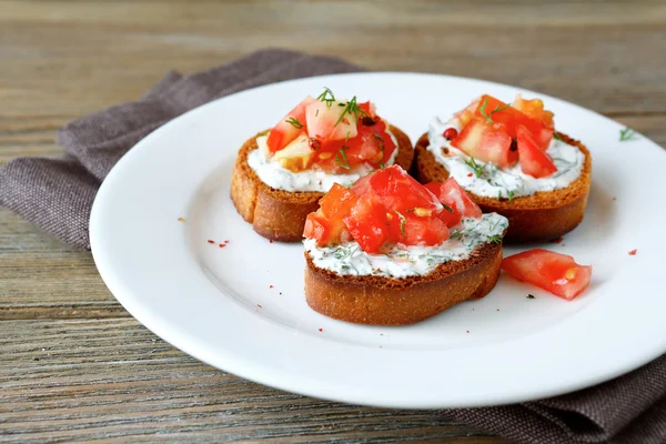 Bruschetta crocante com queijo — Fotografia de Stock