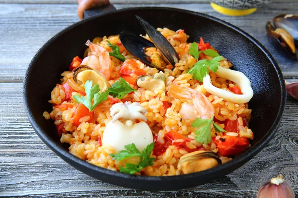 Paella with squid mussels — Stock Photo, Image