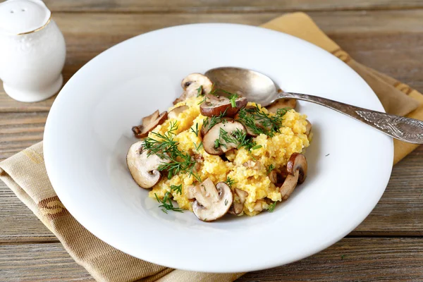 Polenta con champiñones — Foto de Stock