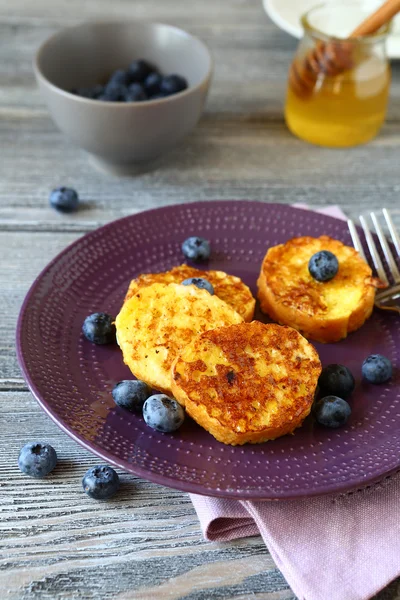 Tostadas con bayas silvestres — Foto de Stock