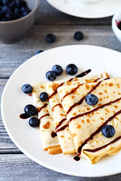 Pancakes with chocolate sauce — Stock Photo, Image