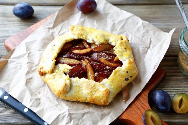 gustosa torta con prugne