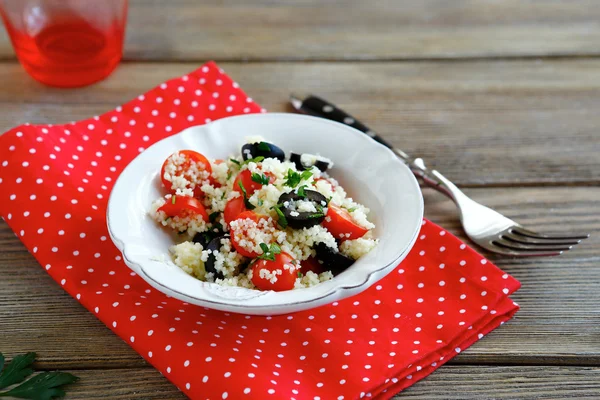 Couscous with tomatoes and olives — Stock Photo, Image