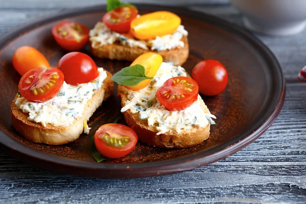 Üç lezzetli bruschetta domates — Stok fotoğraf