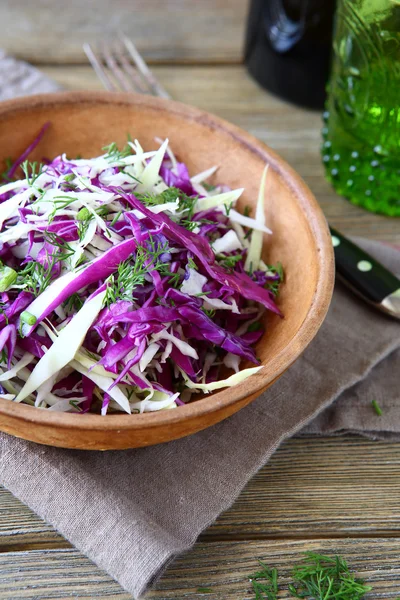 Repolho de salada fresco em um boliche — Fotografia de Stock