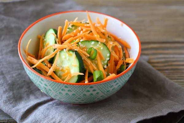 Ensalada ligera en un bol —  Fotos de Stock