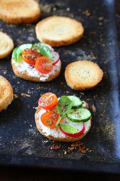 Canape with tomato and cucumber — Stock Photo, Image