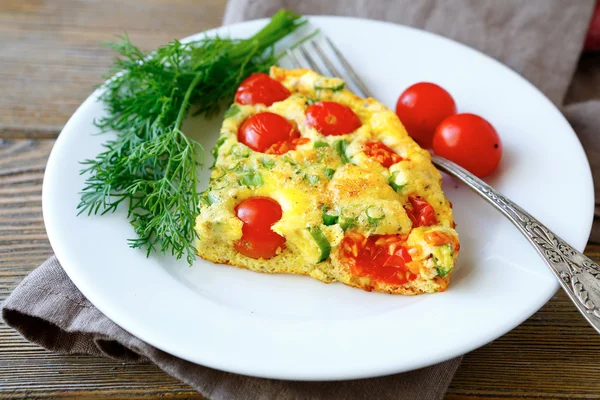 Frittata with tomatoes on a plate — Stock Photo, Image