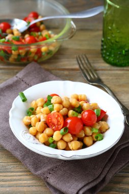 nohut ve domates salatası