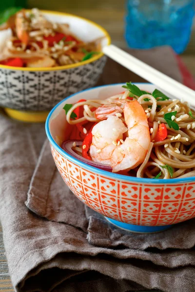 Tasty noodles with seafood and onions — Stock Photo, Image