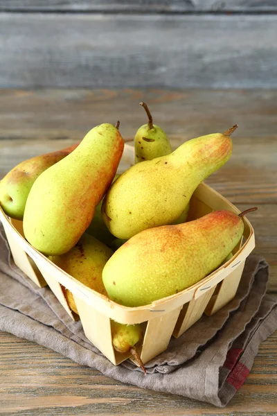Pears in a wooden box — Stock Photo, Image