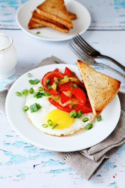 croutons sahanda yumurta