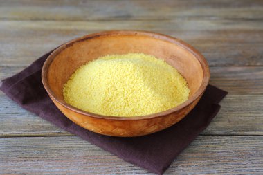 bir kil kase çiğ Arapça kuskus