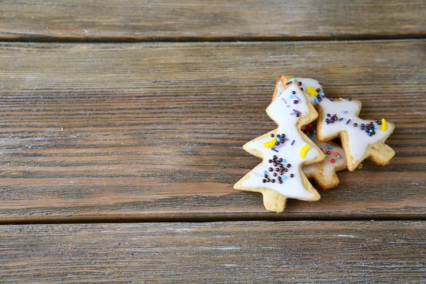 Three cookies in the shape of Christmas trees — 图库照片