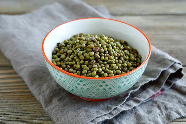 Mung Bean in una ciotola modellata — Foto Stock