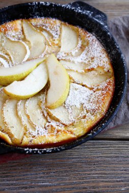 Ev yapımı rustik armut pasta