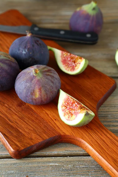 Sweet figs on the board — Stock Photo, Image