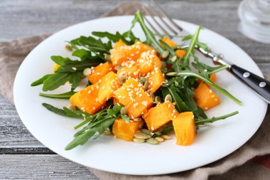 Roka ve kabak salatası