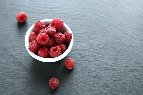 Framboises dans un bol — Photo