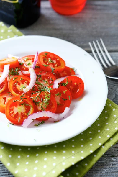 Frischer Salat auf einem Teller — Stockfoto
