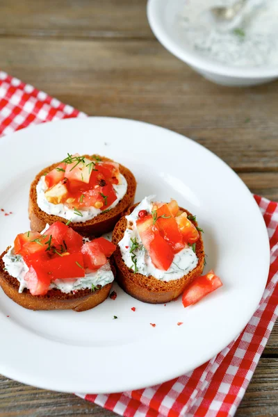 Chrupiące bruschetta z warzywami — Zdjęcie stockowe