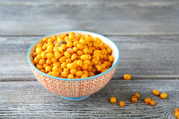 Seabuckthorn in een kom — Stockfoto