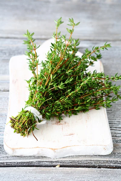 Fragrant thyme on a white chopping board — Stock Photo, Image